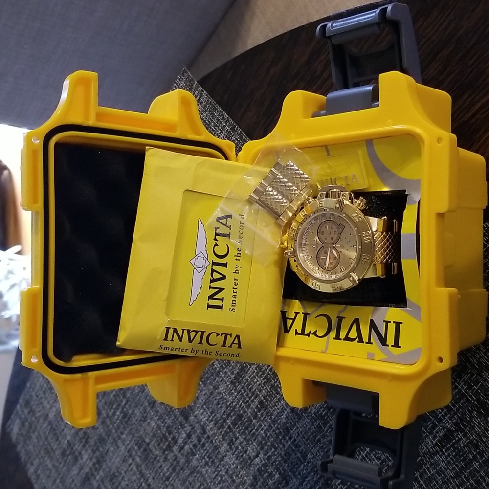 Invicta NWT Sub Aqua Noma 3. Gold tone. 52mm. Dive box included.